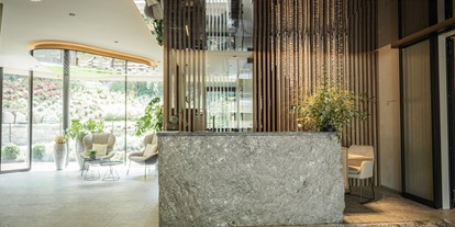 Luxusurlaub - Bar: Hotelbar - Kaltern am See - Rezeption - Eco Suites Amaril