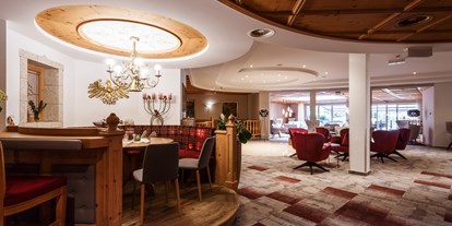 Luxusurlaub - Umgebungsschwerpunkt: Berg - Tux - Lounge - Landhotel Schermer