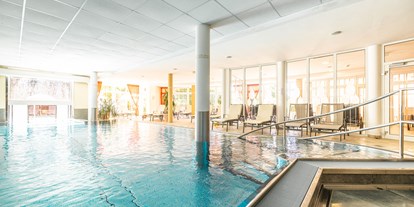 Luxusurlaub - Pools: Außenpool beheizt - Achenkirch - Pool-Innenbecken - Landhotel Schermer