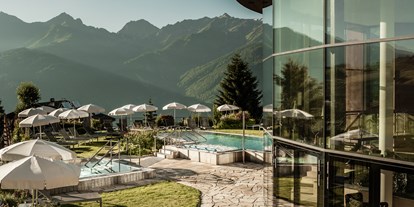 Luxusurlaub - Bar: Hotelbar - St. Anton am Arlberg - Sommer in den Bergen - Schlosshotel Fiss
