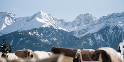 Luxusurlaub - Saunalandschaft: Biosauna - St. Leonhard (Trentino-Südtirol) - Sonnenterrasse mit Blickin die Berge - Schlosshotel Fiss