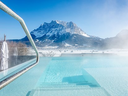 Luxusurlaub - Hotel-Schwerpunkt: Luxus & Wellness - Zugspitze - Außenpool - Hotel Post Lermoos