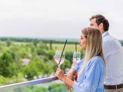 Luxusurlaub - Hotel-Schwerpunkt: Luxus & Wellness - Burgenland - Panorama Lounge mit Weitblick - VILA VITA Pannonia