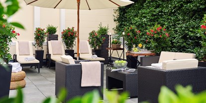 Luxusurlaub - Hotel-Schwerpunkt: Luxus & Wellness - Baiersbronn - Spa-Terrasse - Maison Messmer