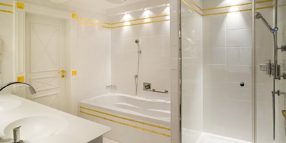 Luxusurlaub - Saunalandschaft: finnische Sauna - Allgäu - Badezimmer Suite Fontenay - Hotel, Kneipp & Spa Fontenay "le petit château"