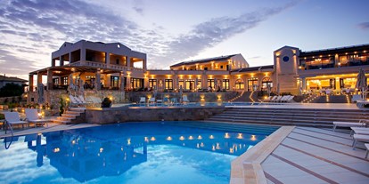Luxusurlaub - Bettgrößen: Queen Size Bett - SIvota - Außenansicht / Pool - Sivota Diamond Spa Resort