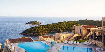 Luxusurlaub - Umgebungsschwerpunkt: Stadt - Griechenland - Außenansicht / Pool - Sivota Diamond Spa Resort