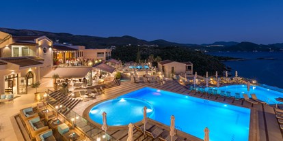 Luxusurlaub - Bar: Poolbar - Epirus-Region - Außenansicht / Pool - Sivota Diamond Spa Resort