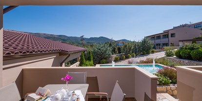 Luxusurlaub - Bettgrößen: Doppelbett - SIvota - Deluxe Junior Suite Mountain View - Sivota Diamond Spa Resort