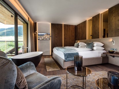 Luxusurlaub - Saunalandschaft: Außensauna - Völs am Schlern - Romantic Suite - Hotel das Paradies