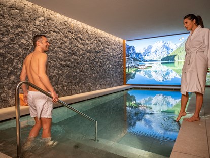 Luxusurlaub - Saunalandschaft: finnische Sauna - Sen Jan di Fassa - Mirabell Dolomites Hotel . Luxury . Ayurveda & Spa