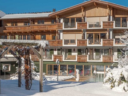 Luxusurlaub - Saunalandschaft: Außensauna - Wolkenstein (Trentino-Südtirol) - Mirabell Dolomites Hotel . Luxury . Ayurveda & Spa