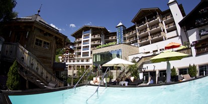 Luxusurlaub - Saunalandschaft: Außensauna - Salzburg -  Hotel Alpine Palace