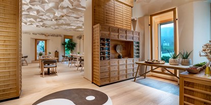 Luxusurlaub - Saunalandschaft: Infrarotkabine - Going am Wilden Kaiser - Restaurant TENZO - Posthotel Achenkirch