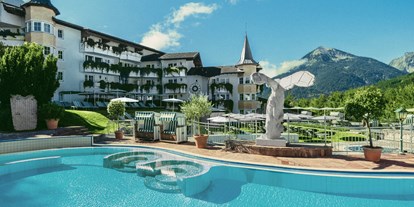 Luxusurlaub - Saunalandschaft: Infrarotkabine - Reith im Alpbachtal - Außenansicht Sommer - Posthotel Achenkirch