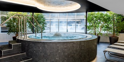Luxusurlaub - Saunalandschaft: finnische Sauna - Feld am See - Whirlpool - Hotel Warmbaderhof*****