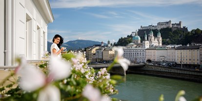 Luxusurlaub - Wellnessbereich - Hof bei Salzburg - Hotel Sacher Salzburg, Blick auf den Fluss - Hotel Sacher Salzburg