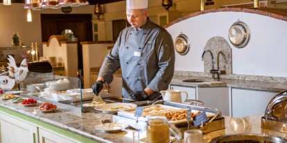 Luxusurlaub - Einrichtungsstil: klassisch - Flachau - Genießen Sie unsere frisch zubereiteten Eierspeisen an unserem Frühstücksbuffet - CESTA GRAND  Aktivhotel & Spa