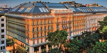 Luxusurlaub - Sauna - Wien - Das Grand Hotel ist zum einen lebende Legende der epochalen K&K-Monarchie und zum anderen eine luxuriöse Unterkunft für alle, die gewohnt sind die allerhöchsten Ansprüche zu stellen. Das Grand Hotel Wien befindet sich im Zentrum von Wien, am Kärntner Ring, in unmittelbarer Nähe der Wiener Staatsoper, der berühmten Kärntner Straße und des Stephansdoms. - Grand Hotel Wien