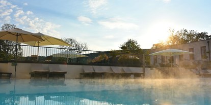 Luxusurlaub - Hotel-Schwerpunkt: Luxus & Wellness - Niederösterreich - Poollandschaft  - Schlosspark Mauerbach 