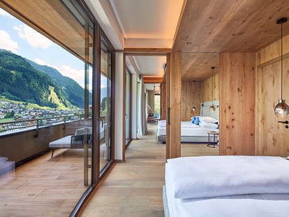 Luxusurlaub - Saunalandschaft: Außensauna - Österreich - Zimmer  - DAS EDELWEISS Salzburg Mountain Resort