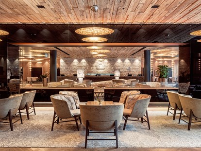 Luxusurlaub - Bar: Hotelbar - Alpin Lounge - DAS EDELWEISS Salzburg Mountain Resort