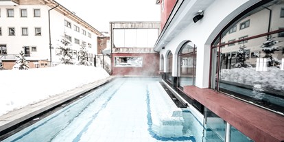 Luxusurlaub - Einrichtungsstil: klassisch - Flachau - Außenpool mit 32 Grad warmen Wasser - Hotel Rigele Royal****Superior