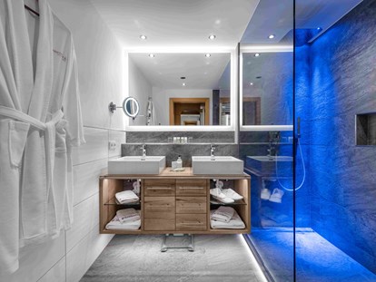 Luxusurlaub - Saunalandschaft: finnische Sauna - Pongau - Alpines Lifestyle Hotel Tannenhof