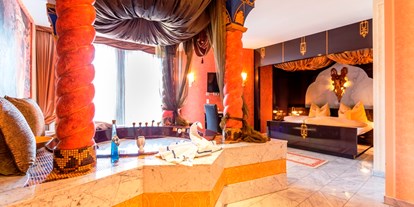 Luxusurlaub - Bar: Hotelbar - Kaisersuite mit Whirlpool - Schlosshotel Lacknerhof****S Flachau