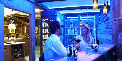 Luxusurlaub - Ladestation Elektroauto - Pongau - Genießen Sie den Abend in unserer Weinbar mit Weindegustationen vom Diplom-Sommelier. - Schlosshotel Lacknerhof****S Flachau