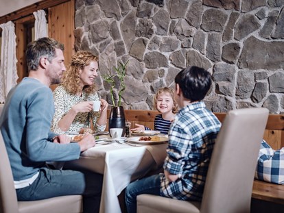 Luxusurlaub - Hotel-Schwerpunkt: Luxus & Skifahren - Erpfendorf - Frühstück - Familienresort Ellmauhof - das echte All Inclusive ****S