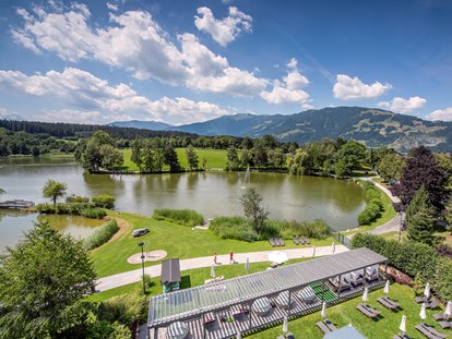 Luxusurlaub - Pools: Innenpool - Kössen - Pergola und private Liegewiese am Ritzensee - Ritzenhof****S - Hotel & Spa am See