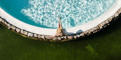 Luxusurlaub - Pools: Schwimmteich - Bad Hofgastein - Gartenhotel Theresia****S - das "Grüne" authentische Hotel