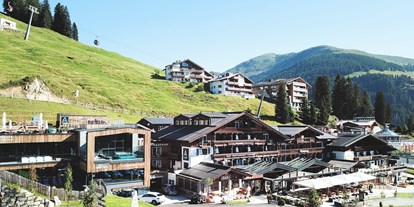 Luxusurlaub - Saunalandschaft: Dampfbad - Gerlos - Außsenansicht My Alpenwelt Resort und Susi Alm |Sommer - MY ALPENWELT Resort****SUPERIOR
