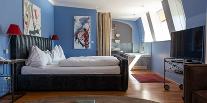 Luxusurlaub - Bar: Hotelbar - Fuschl am See - Blue Suite (LOFT) - Cortisen am See
