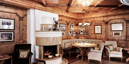 Luxusurlaub - Verpflegung: Halbpension - Davos Dorf - Halle / Kamin - Hotel Sonne