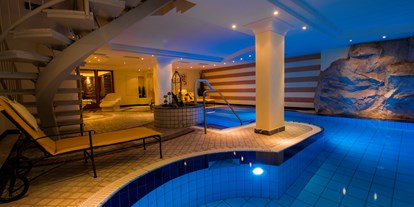 Luxusurlaub - Saunalandschaft: Infrarotkabine - Oberstdorf - Pool - Hotel Sonne