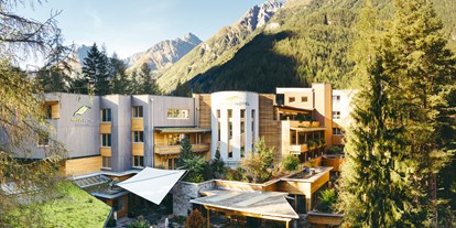 Luxusurlaub - Preisniveau: moderat - Tiroler Oberland - Außenansicht - Naturhotel Waldklause