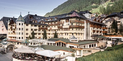 Luxusurlaub - Hotel-Schwerpunkt: Luxus & Kulinarik - Davos Dorf - Außenansicht - Hotel Post