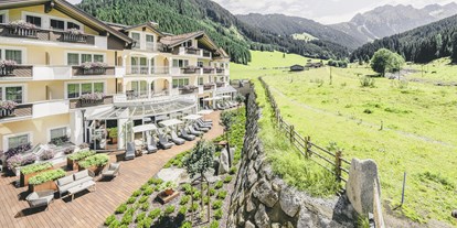 Luxusurlaub - Parkplatz: gebührenpflichtig beim Hotel - Gsieser Tal - Traumhotel Alpina