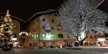 Luxusurlaub - Verpflegung: 3/4 Pension - Alpbachtal - Außenansicht Winter
Eingang Restaurant - Hotel „Der Kirchenwirt****s"