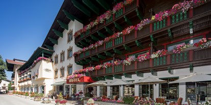 Luxusurlaub - Restaurant: Gourmetrestaurant - Kirchberg in Tirol - Außenansicht - Sommer
Hoteleingang - Rezeption - Hotel „Der Kirchenwirt****s"
