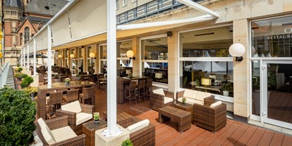 Luxusurlaub - Bar: Hotelbar - Chemnitz - Terrasse mit Blick auf den Theaterplatz - Hotel Chemnitzer Hof
