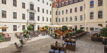 Luxusurlaub - Saunalandschaft: finnische Sauna - Sachsen - Entspannung pur im malerischen Innenhof - Hotel Taschenbergpalais Kempinski Dresden