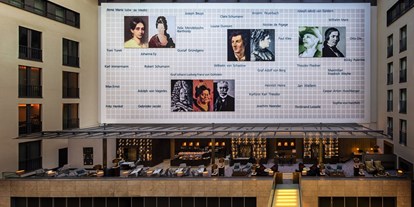 Luxusurlaub - Bettgrößen: Twin Bett - Düsseldorf - Club InterContinental Lounge & Artist Wall - InterContinental Düsseldorf
