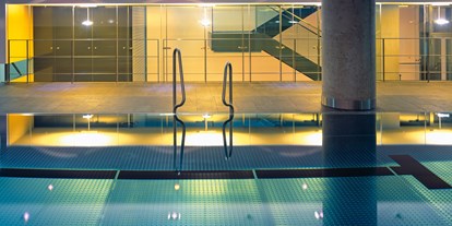 Luxusurlaub - Pools: Sportbecken - Düsseldorf - Schwimmbad Holmes Place & Spa - InterContinental Düsseldorf