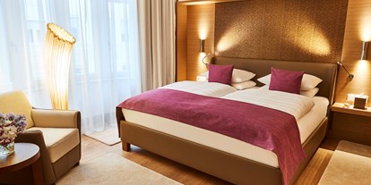 Luxusurlaub - Bettgrößen: King Size Bett - Deutschland - Grand Deluxe Room - Hotel Vier Jahreszeiten Kempinski München
