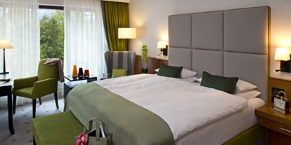 Luxusurlaub - Saunalandschaft: finnische Sauna - Neu-Isenburg - Grand Deluxe Zimmer - Kempinski Hotel Frankfurt Gravenbruch 