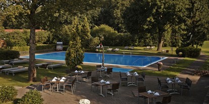 Luxusurlaub - Saunalandschaft: Dampfbad - Hessen - Außenpool - Kempinski Hotel Frankfurt Gravenbruch 