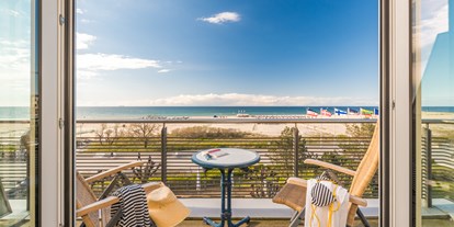 Luxusurlaub - Entfernung zum Strand - Ostseeküste - Balkon Doppelzimmer mit Meerblick - Strand-Hotel Hübner